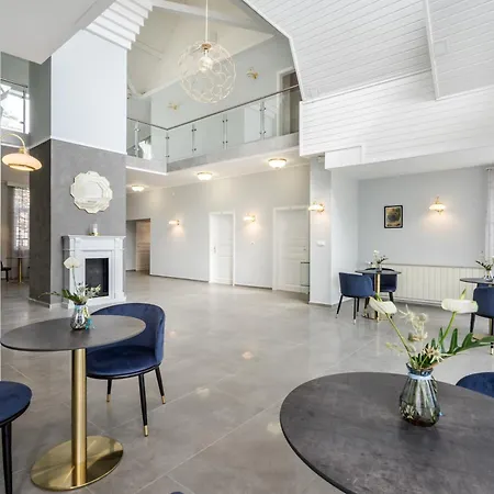 Hotel Clariss Pool & Center