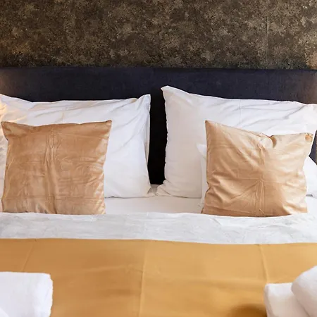 Отель Clariss Pool & Center