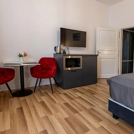 Отель Clariss Pool & Center 4*