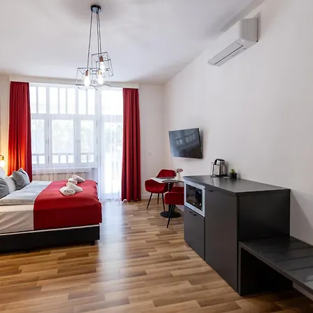 Отель Clariss Pool & Center