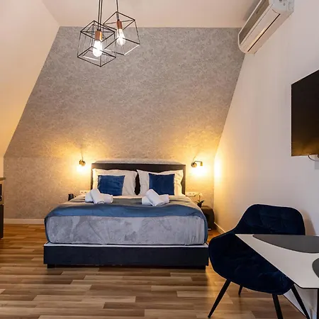 Clariss Pool & Center Отель Балатональмади