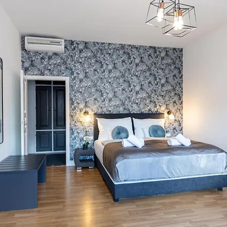 Clariss Pool & Center Hotel