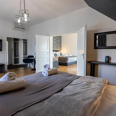 Отель Clariss Pool & Center