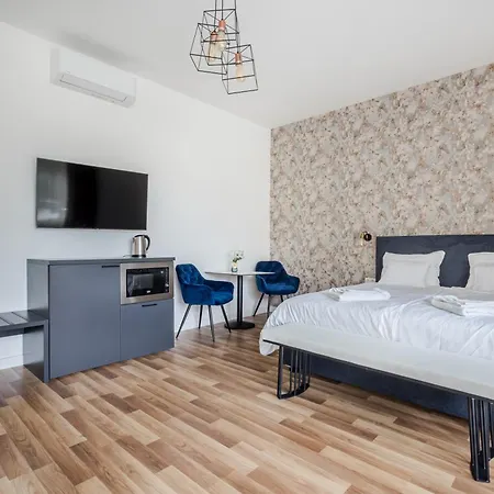 Clariss Pool & Center Отель Балатональмади