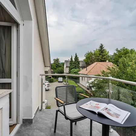 Clariss Pool & Center Отель Балатональмади