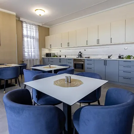 Clariss Pool & Center