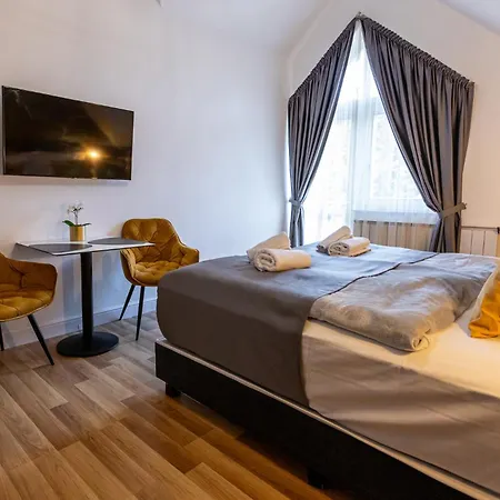 Hotel Clariss Pool & Center