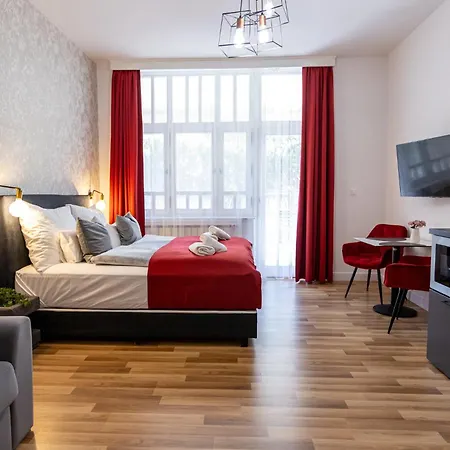 Clariss Pool & Center Hotel