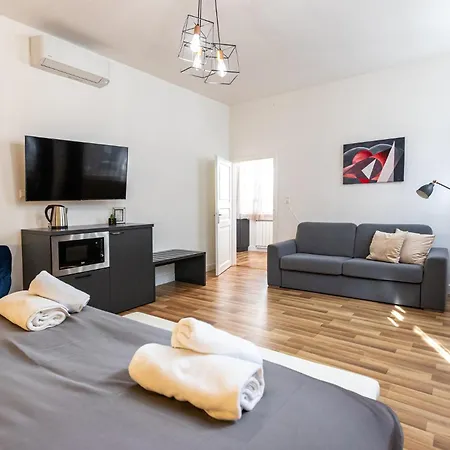 Clariss Pool & Center Отель Балатональмади