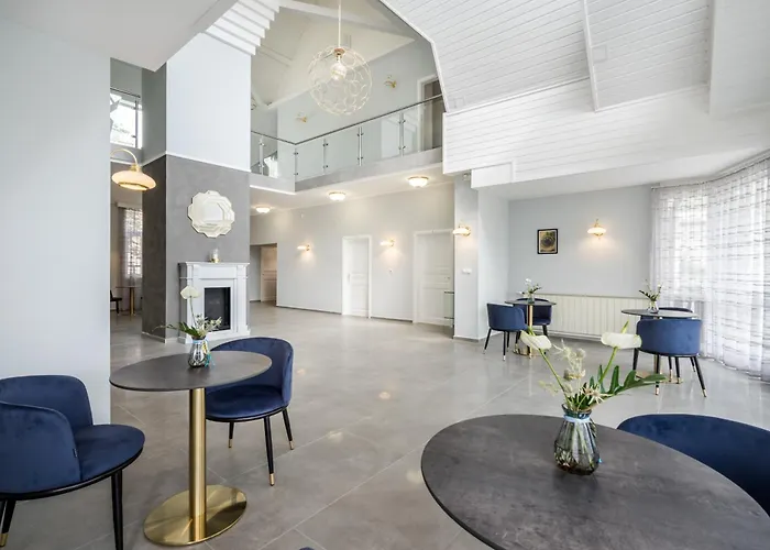 Отель Clariss Pool & Center