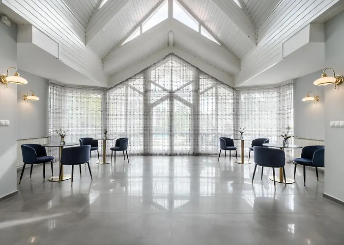 Clariss Pool & Center Отель Балатональмади