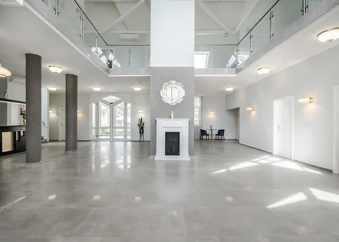 Hotel Clariss Pool & Center 4*