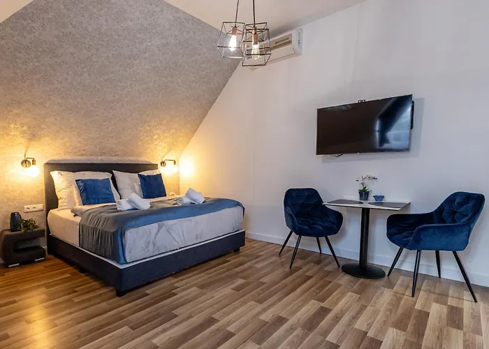 Clariss Pool & Center Отель Балатональмади