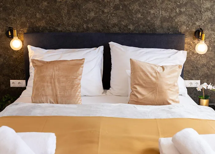 Отель Clariss Pool & Center