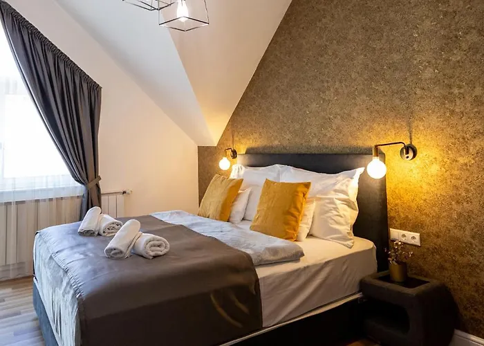 Clariss Pool & Center Hotel