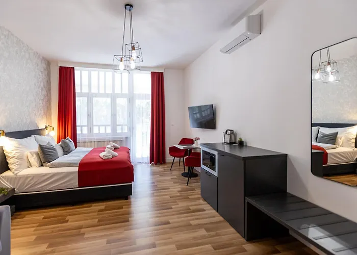 Hotel Clariss Pool & Center