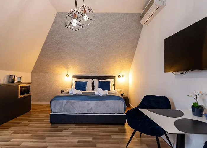 Clariss Pool & Center Отель Балатональмади