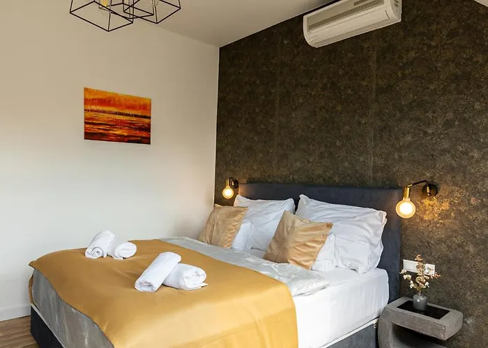 Hotel Clariss Pool & Center