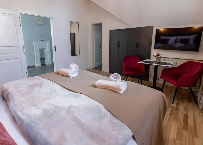 Отель Clariss Pool & Center 4*