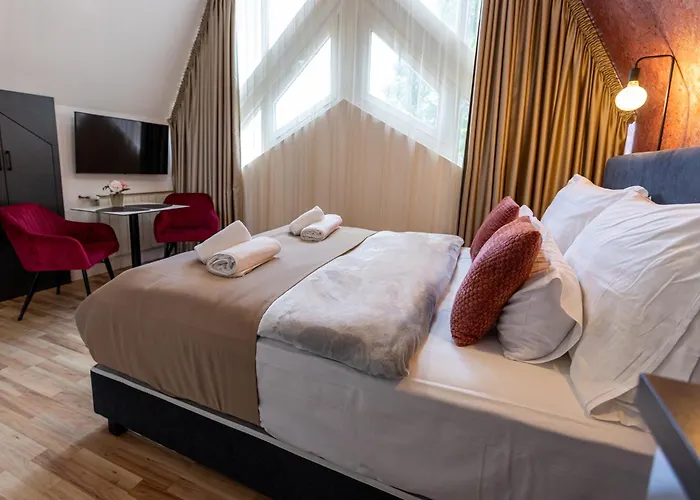 Hotel Clariss Pool & Center