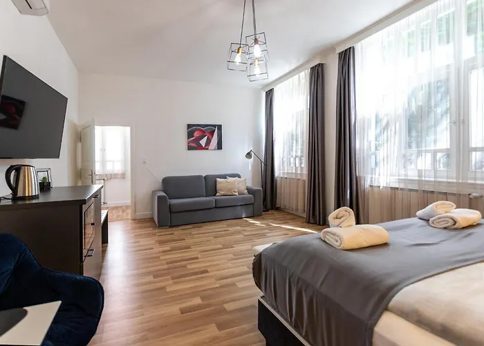 Отель Clariss Pool & Center 4*