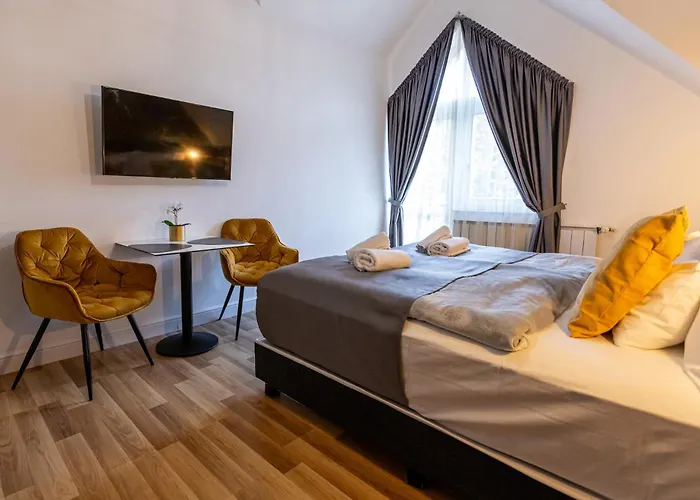 Hotel Clariss Pool & Center