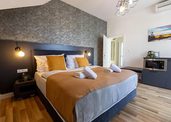 Отель Clariss Pool & Center 4*