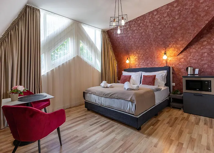 Hotel Clariss Pool & Center 4*